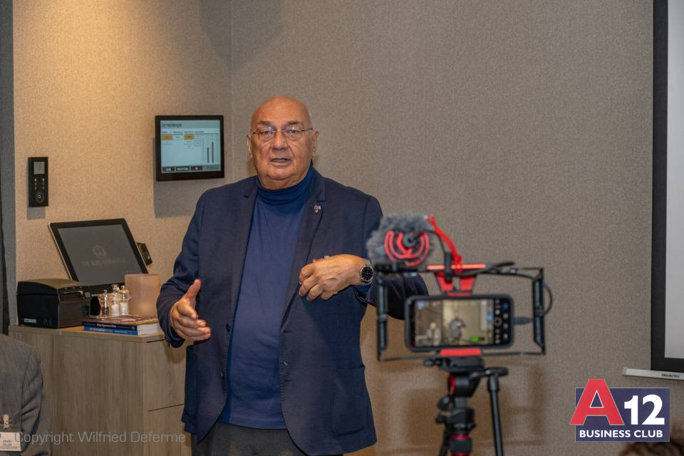 Fotoalbum - Ontbijtvergadering met Kris Seyen over AI - A12 Business Club - Evenement